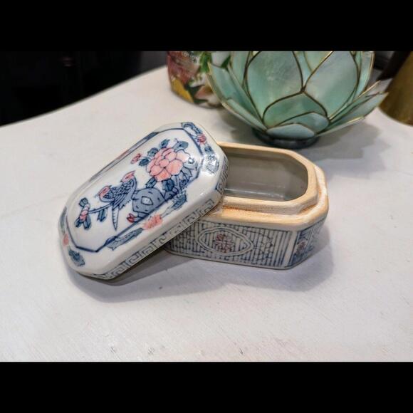 Vintage Chinese Trinket Box and Small Bowl, Hand-painted. - Picture 7 of 10